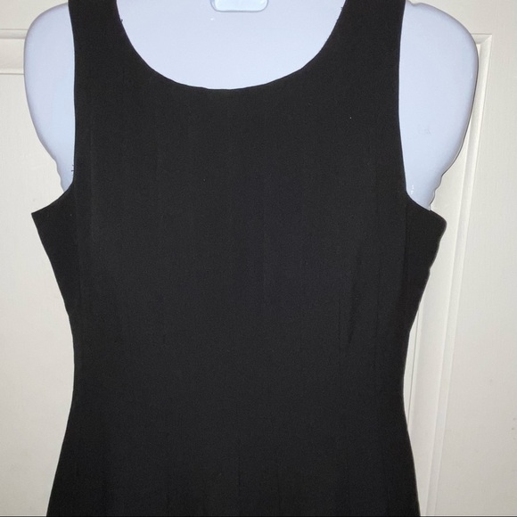 Calvin Klein petit LBD to accentuate your figure and boost your ego. Fit n flare - Picture 5 of 9